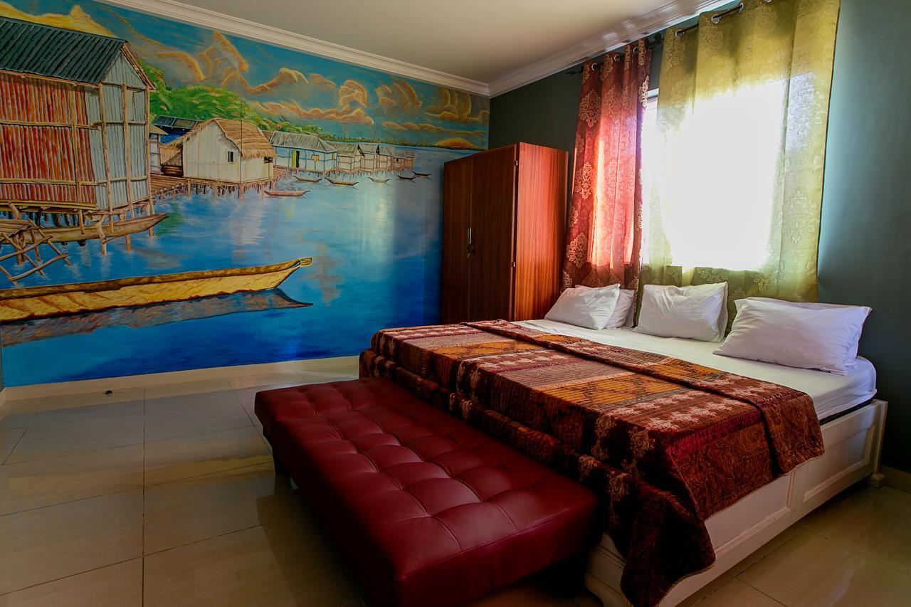 @Home Boutique B&B Hostel And Suite Аккра Екстер'єр фото